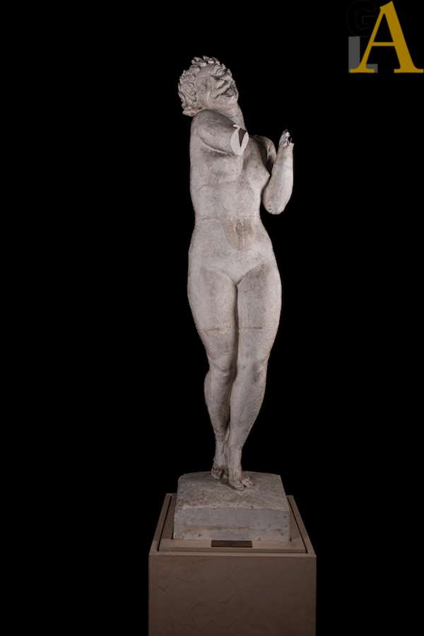 Danzatrice con la maschera di Medusa 