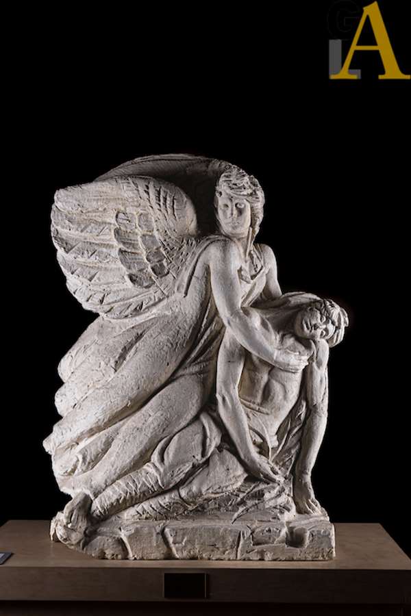 La Vittoria sorregge l’eroe morto - Monumento ai Caduti di Roncade 