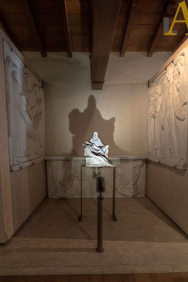Testa di Madonna - Cappella alla Madre Italiana in Santa Croce a Firenze 